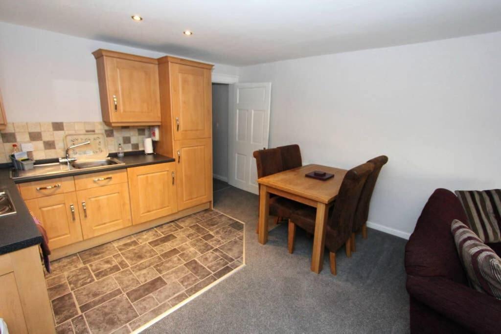 Top Floor Character Apartment In The Heart Of The City Centre Chester Extérieur photo