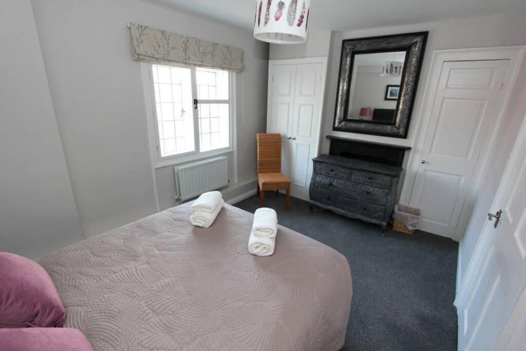 Top Floor Character Apartment In The Heart Of The City Centre Chester Extérieur photo