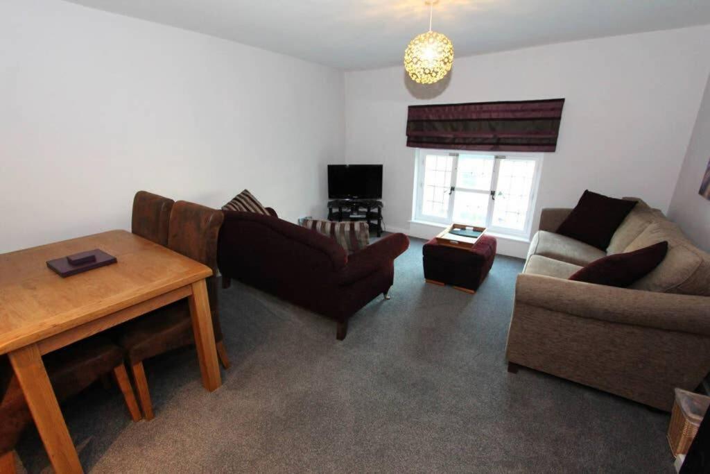 Top Floor Character Apartment In The Heart Of The City Centre Chester Extérieur photo